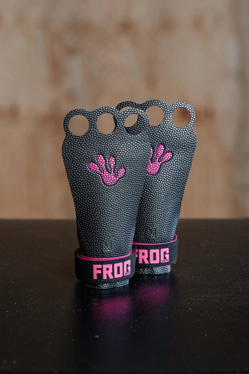 Calleras Frog Grips Elite OG Finger Hole